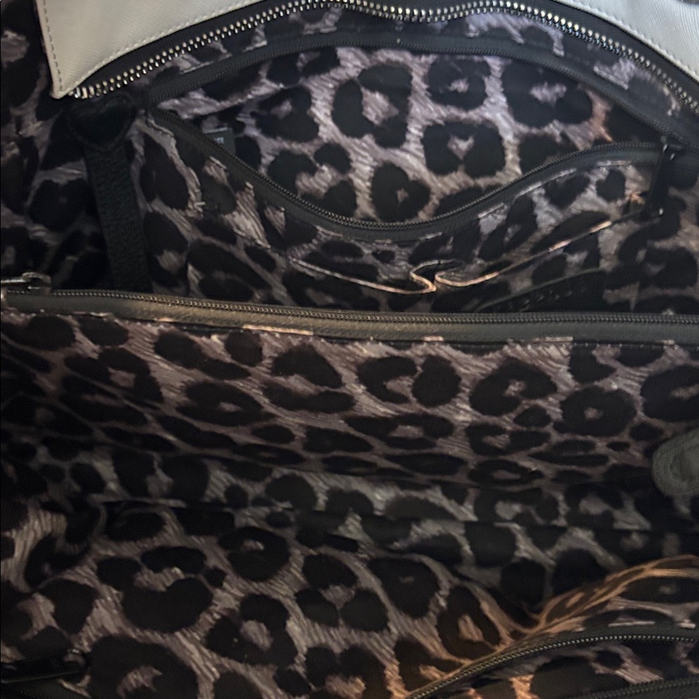 Brighton travel bag in NWTS with Black Rope Handles - Picture 6 of 9